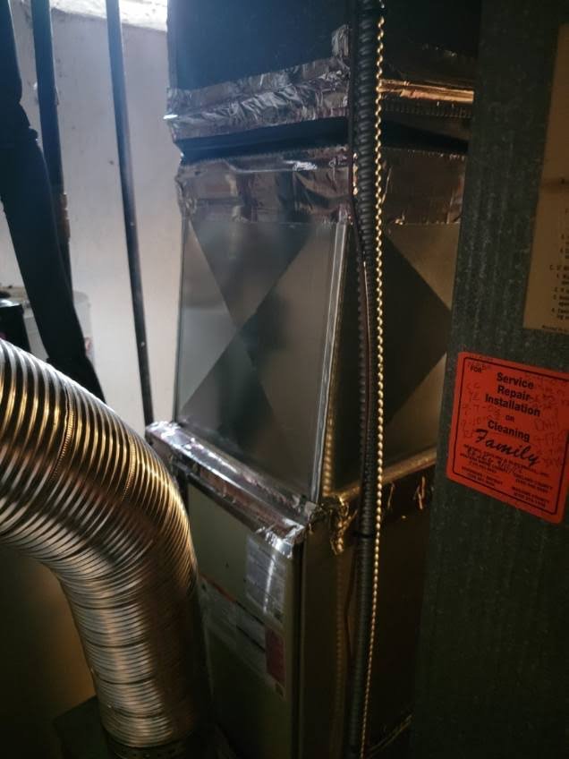 Furnace cabinet and duct connections